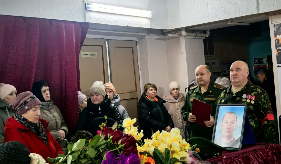 «Ожесточенные там шли бои». В Сосновом Бору простились с Дамиром Фахрутдиновым